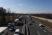 Cestni alarm: Štajerska avtocesta med Dramljami in Pletovarjem ponovno odprta, ostaja zastoj