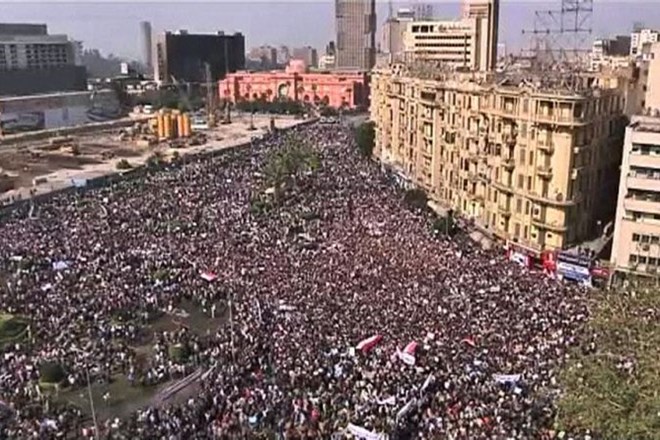 Mubarak ostaja predsednik do konca mandata, na naslednjih volitvah ne bo kandidiral, opozicija razočarana