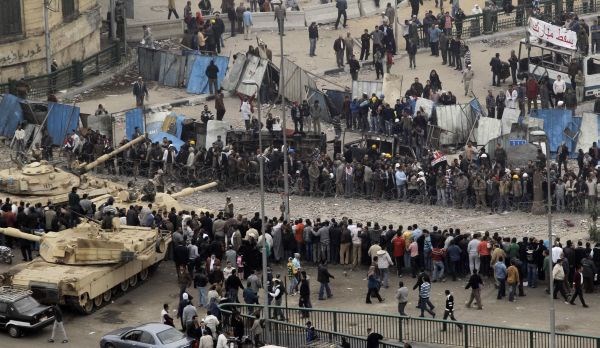 Mubarak ni popustil niti na dvanajsti dan protestov