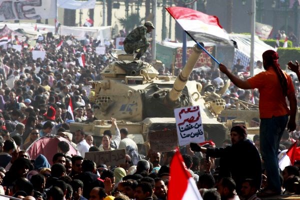 Tretji teden nemirov: Na trgu Tahrir danes popoldne več deset tisoč protestnikov