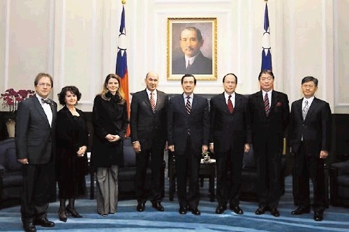 Mihael Brejc s soprogo Dado in Janez Janša s soprogo  Urško Bačovnik so bili  gostje  tajvanske vlade.