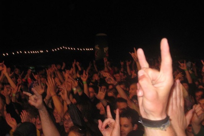 Foto: Uvodni dan letošnjega Rock Otočca zaznamovali Guano Apes in dežne kaplje