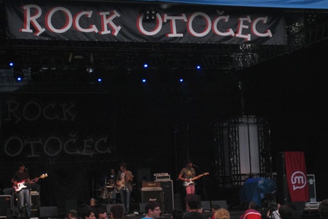 Foto: Uvodni dan letošnjega Rock Otočca zaznamovali Guano Apes in dežne kaplje