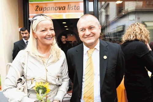 Mariborski župan dodelil občinsko stanovanje vedeževalki Karin