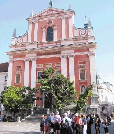 Ker poletne prireditve v staro Ljubljano privabijo številne  turiste, bodo trgovci razmislili o prilagodljivem delovnem...