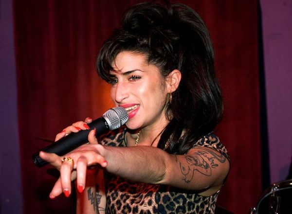Foto: Amy Winehouse od brezskrbnega otroštva pa do slave, ki jo je uničila