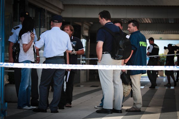 Policisti so oborožena roparja banke v Luciji ujeli na območju Šmarij