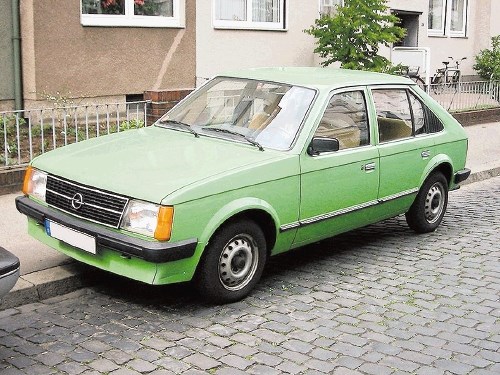 Opel kadett - 1022. Če je bil volkswagen golf pri nas nekoč pojem nemške kakovosti, pa čeprav so ga za naš trg izdelovali v...