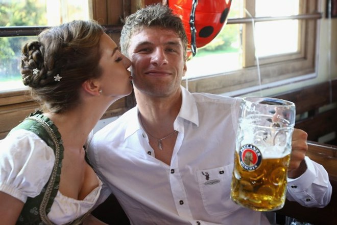 Video: Bayernovi nogometaši so se pozabavali na Oktoberfestu