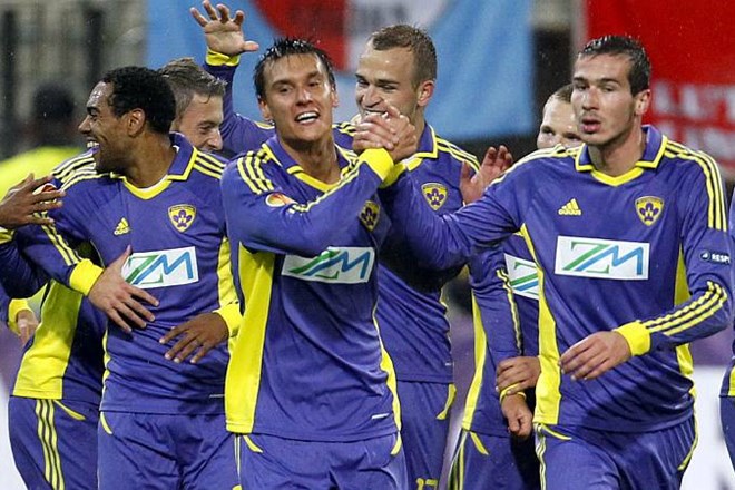 Mariborski nogometaši so z remijem proti lanskim finalistom prišli do prve točke v evropski ligi.