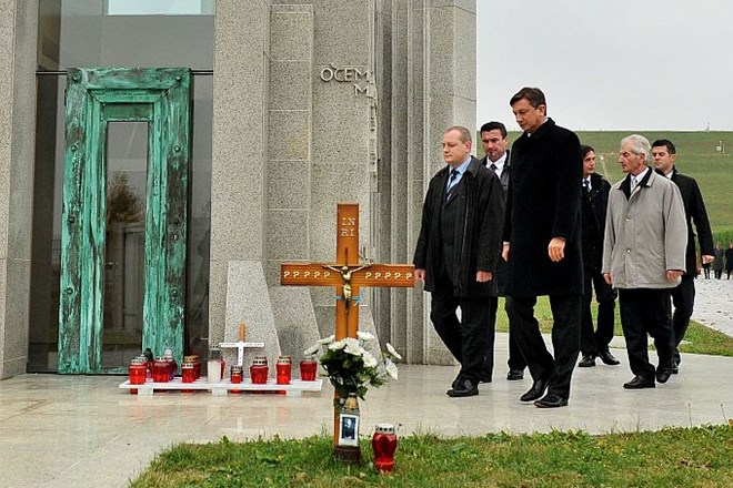 Pahor, ki opravlja tekoče posle, je danes ob dnevu spomina na mrtve skupaj s pooblaščencem župana Mestne občine Celje Markom...