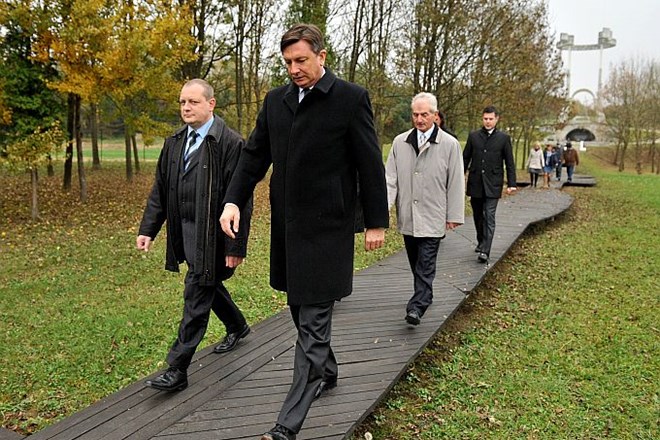 Foto: Türk venec položil na Žalah, Pahor z delegacijo celjske občine na Teharjah