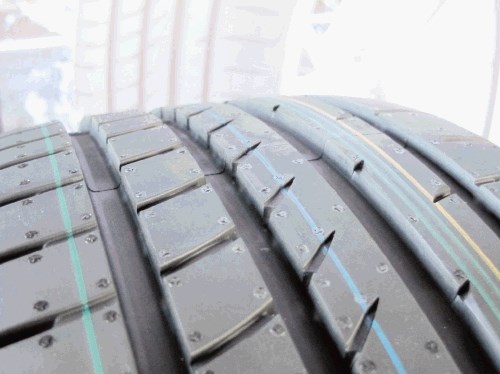 Dobre in malo manj take pnevmatike: Razlika v zavorni poti lahko tudi 18 metrov