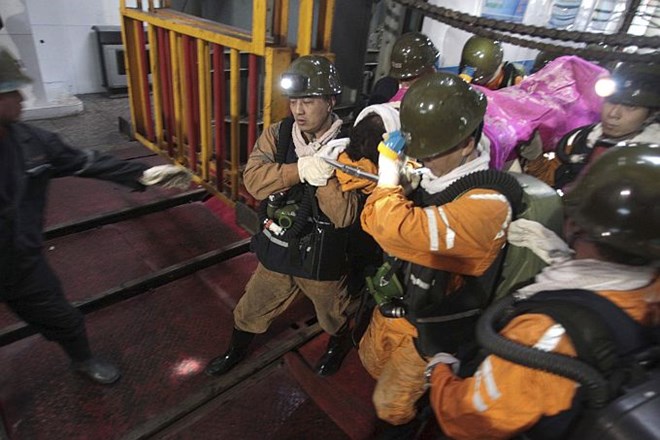 Foto: Iz kitajskega rudnika rešili 45 rudarjev, ki so bili 36 ur ujeti pod zemljo