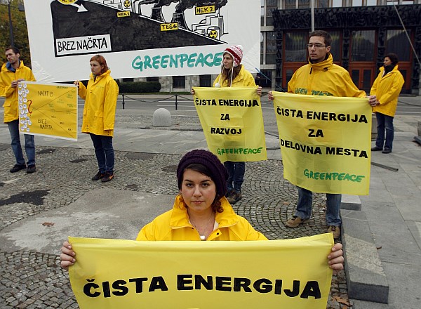 Greenpeace pred parlamentom: Čista energija za razvojni preboj Slovenije