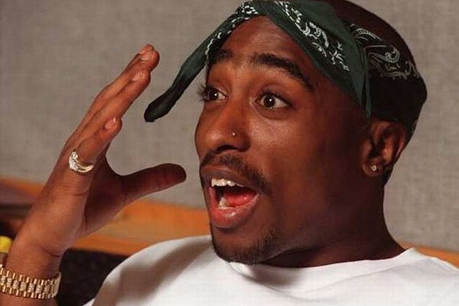 7. septembra leta 1996 so raperja Tupaca Shakurja iz mimovozečega avtomobila prerešetali z naboji. V starosti 25 let je šest...