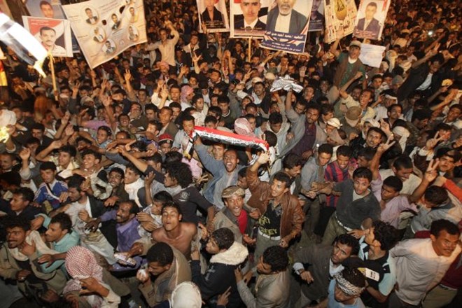 Foto: Civilisti streljali na množico privržencev predsednika Saleha