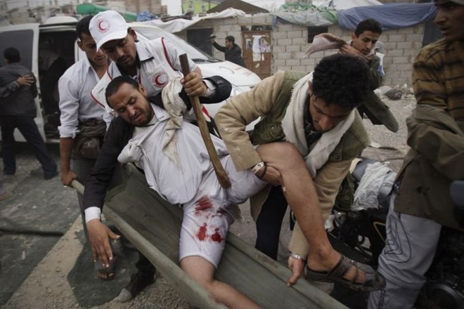 Foto: Civilisti streljali na množico privržencev predsednika Saleha
