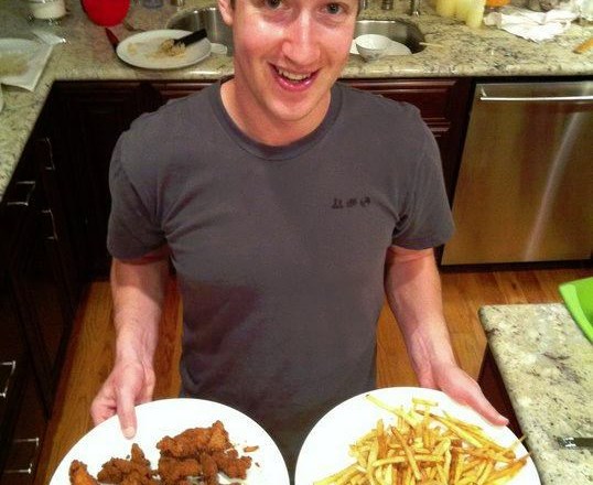 Foto: Napake na facebooku razkrile Zuckerbergove zasebne fotografije