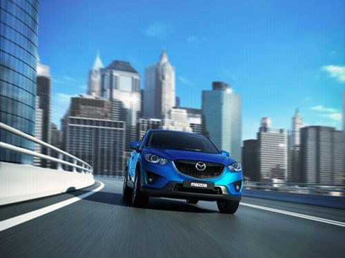 Mazda CX5 - kompaktni crossover bo pri nas na voljo pomladi 2012. Glavna značilnost je spoj tehnologij Kodo in Skyactive z...