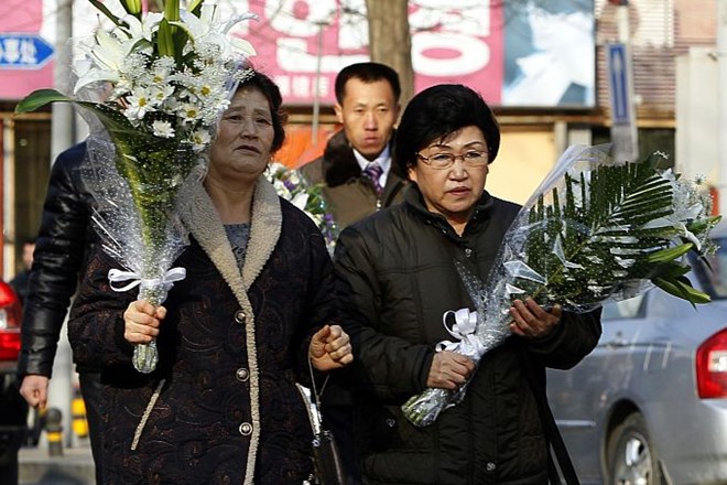 Zaradi "duševne in fizične izčrpanosti" je umrl vodja Severne Koreje Kim Jong Il