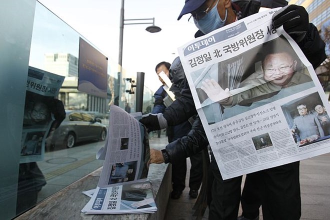 Naslovnice severnokorejskih časnikov so polne člankov o smrti ljubljenega vodje.