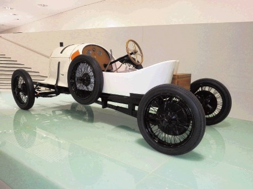 Austro Daimler ADS R »Sascha« – Vozilo z močjo 45 konjev in težo vsega 598  kilogramov je že leta 1922 zmoglo maksimalno...