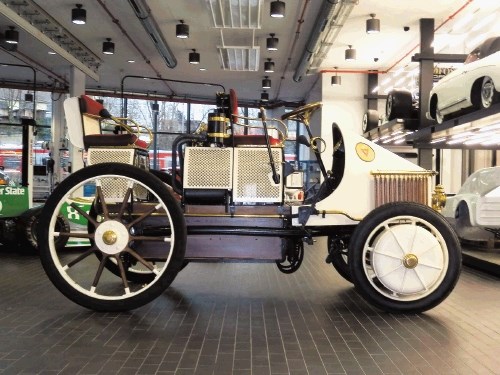 Lohner-porsche – Prvi hibridni avto je Ferdinand Porsche skupaj z Jakobom  Lohnerjem  razvil že leta 1900, ko je imel vsega...