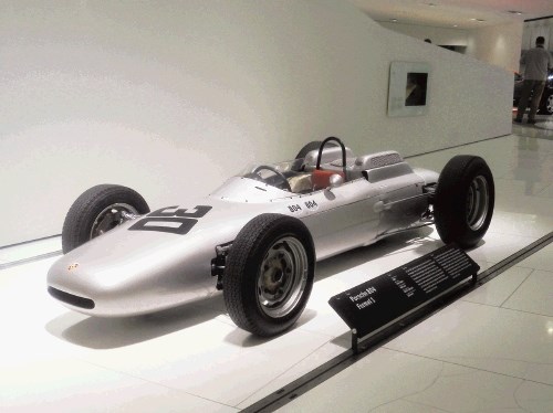 Porsche 804 formula 1 – Julija 1962 je dirkač Dan Gurney  dobil stavo s svojim kolegom Joakimom Bonnierjem in slavil  zmago...