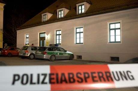 Foto: V Nemčiji obtoženec med obravnavo tožilca ubil s strelnim orožjem