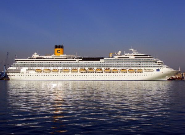 Costa Concordia je bila zgrajena leta 2006 in je po navedbah družbe Costa Crociere trenutno med največjimi ladjami za...