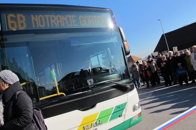 V Notranjih Goricah veselje ob prihodu mestnega avtobusa