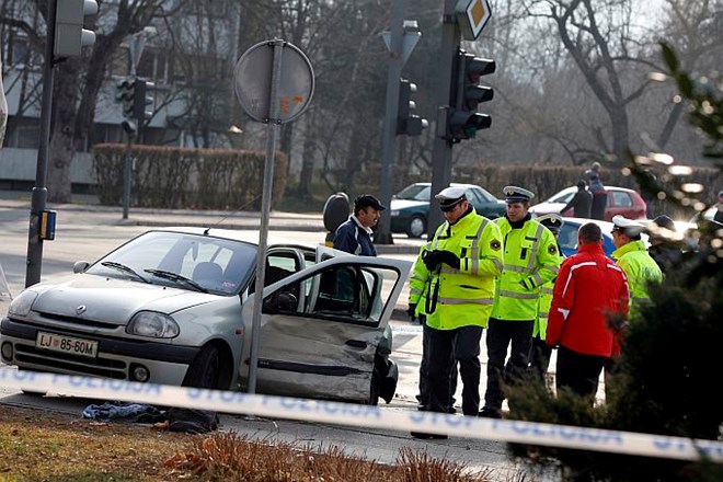 Zaradi poškodb so voznika odpeljali v UKC Ljubljana.