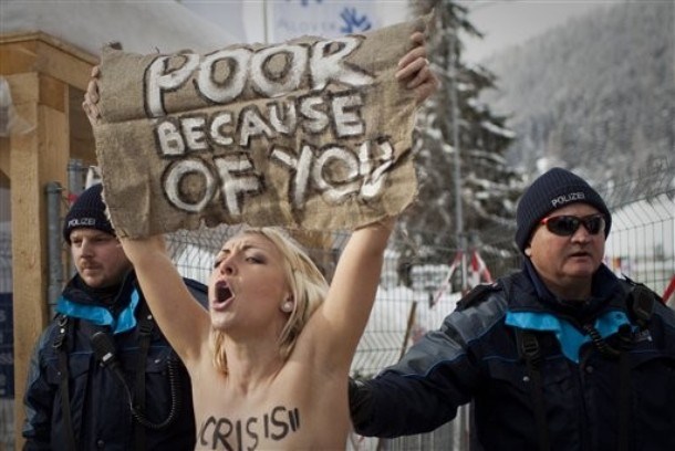 Foto: Aktivistke "zgoraj brez" v Davosu protestirale zaradi prevlade moških na visokih političnih funkcijah