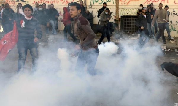 V Egiptu spopadi med policijo in protestniki, Mubarak iz bolnišnice v zapor
