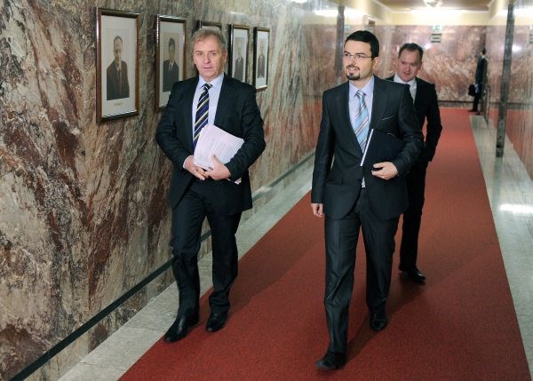 Kandidat za ministra za obrambo Aleš Hojs in vodja poslanske skupine NSi Matej Tonin.