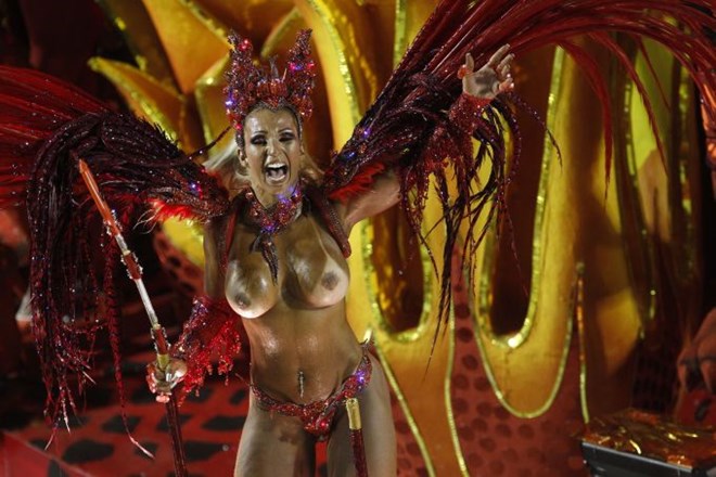 Foto: Seksi plesalke sambe poskrbele za vroče dogajanje na ulicah Ria de Janeira
