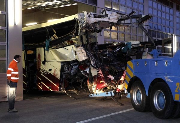Švica: V nesreči avtobusa umrlo več kot 20 otrok