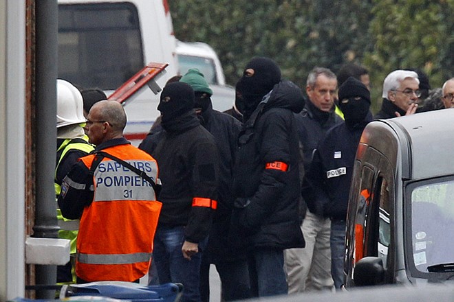 Merah umrl po strelu v glavo, Sarkozy zažugal vsem skrajnežem