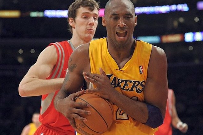Ko je Dragić odločilno pripomogel k zmagi proti Lakersom, ga je po tekmi objel in pohvalil tudi Kobe Bryant.