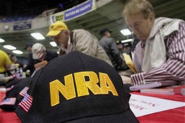 Konvencije NRA se vedno udeležijo množice ljudi.