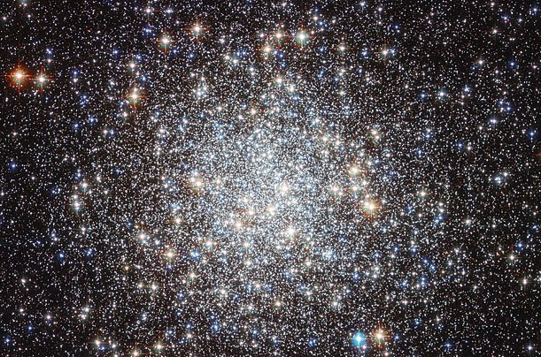 Dom za ostarele: Messier 9 je kroglična formacija, v kateri je kakšnih 250,000 zvezd, nahaja pa se blizu središča naše...