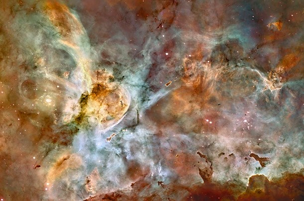 Pekel: Meglica Carina je ogromna in strašansko vroča masa zvezd, od Zemlje oddaljena 7500 svetlobnih let. Zaradi zvezdnih...