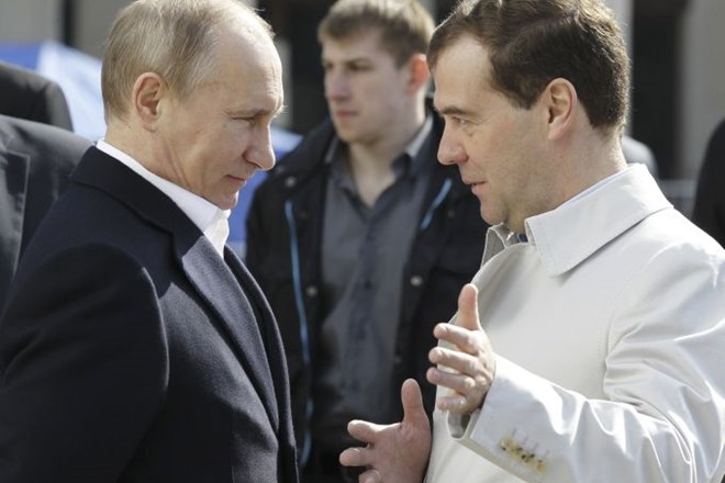 Foto: Putin in Medvedjev na čelu prvomajskega sprevoda v Moskvi