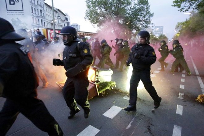 Foto: Nasilje začinilo tudi prvomajske parade v Nemčiji in Švici