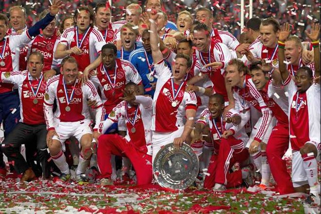 Ajax se veseli drugega zaporednega, skupno pa 31. naslova nizozemskega prvaka.