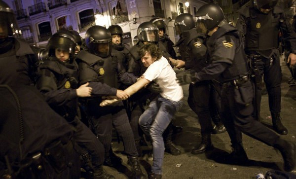 Španci zahtevajo spremembe: Več deset tisoč jih je sinoči protestiralo