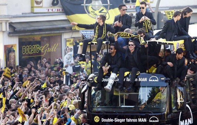 Foto: Dvojno krono Borussie iz Dortmunda proslavilo kar 300 tisoč navijačev