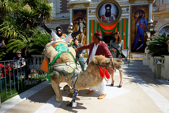 Sascha Baron Cohen je prišel na kameli.