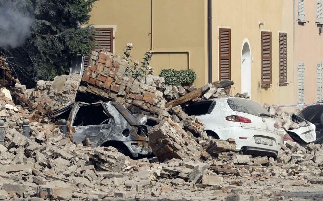 Foto: Na severu Italije nov močan popotresni sunek, ki je še povečal škodo